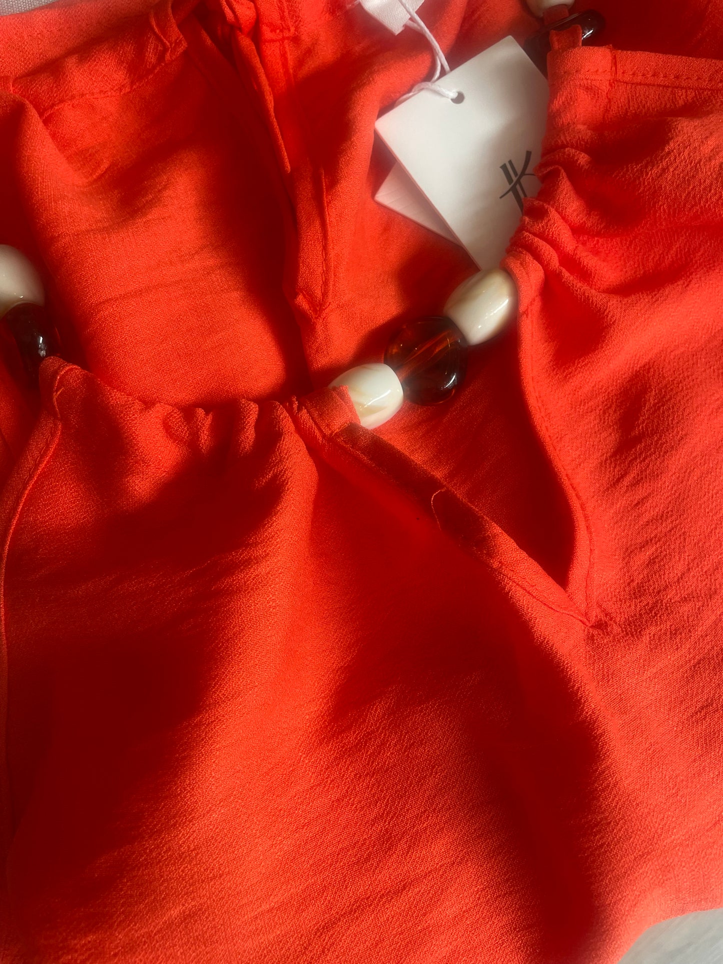 Top débardeur couleur corail avec perles