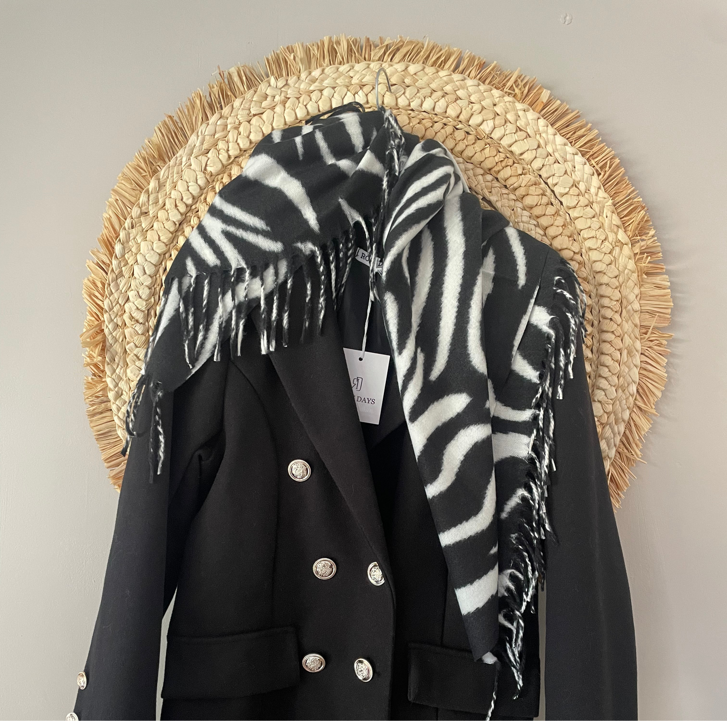 Manteau noir avec boutons officier