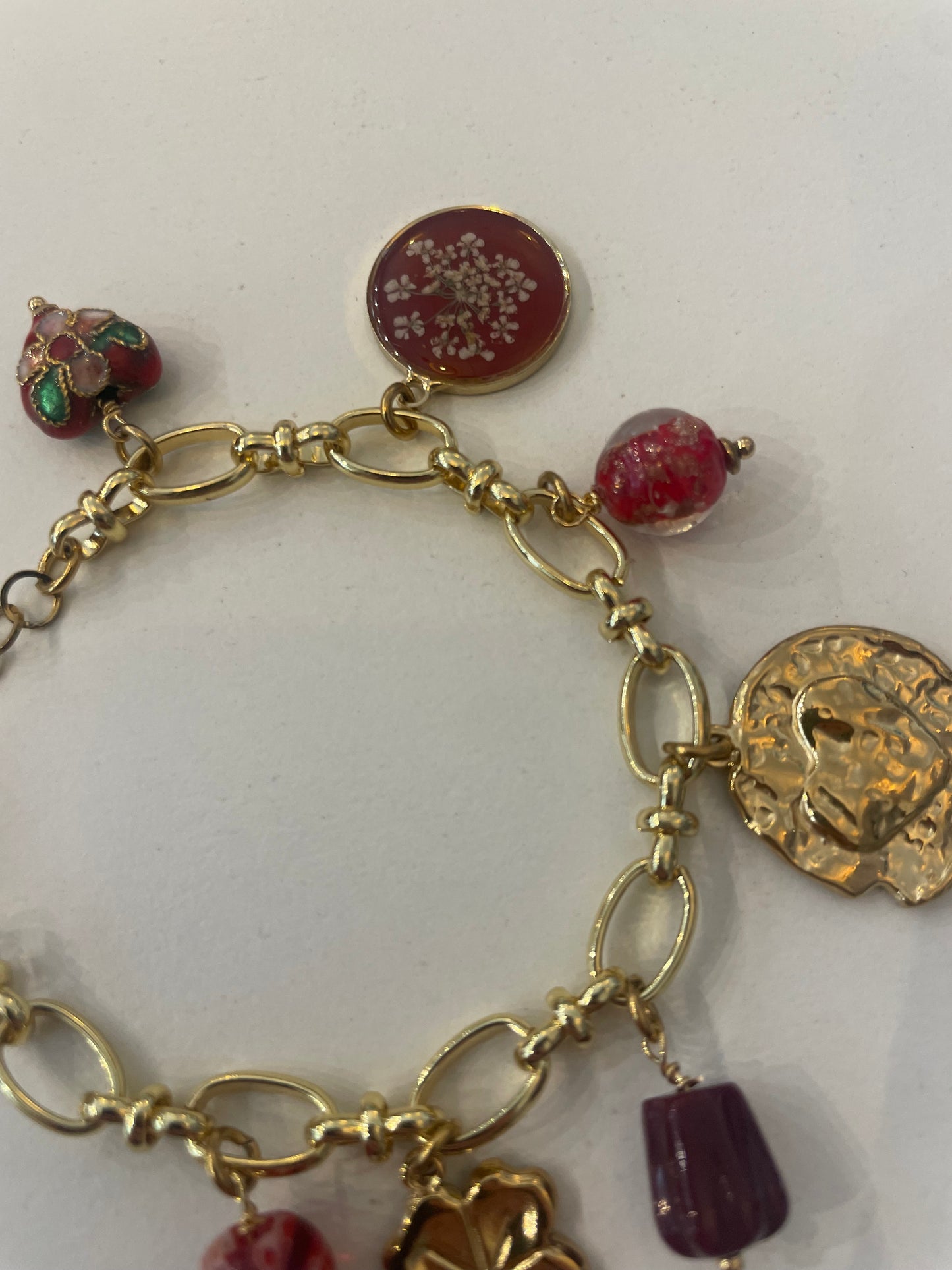 Bracelet à breloques fleurs séchées