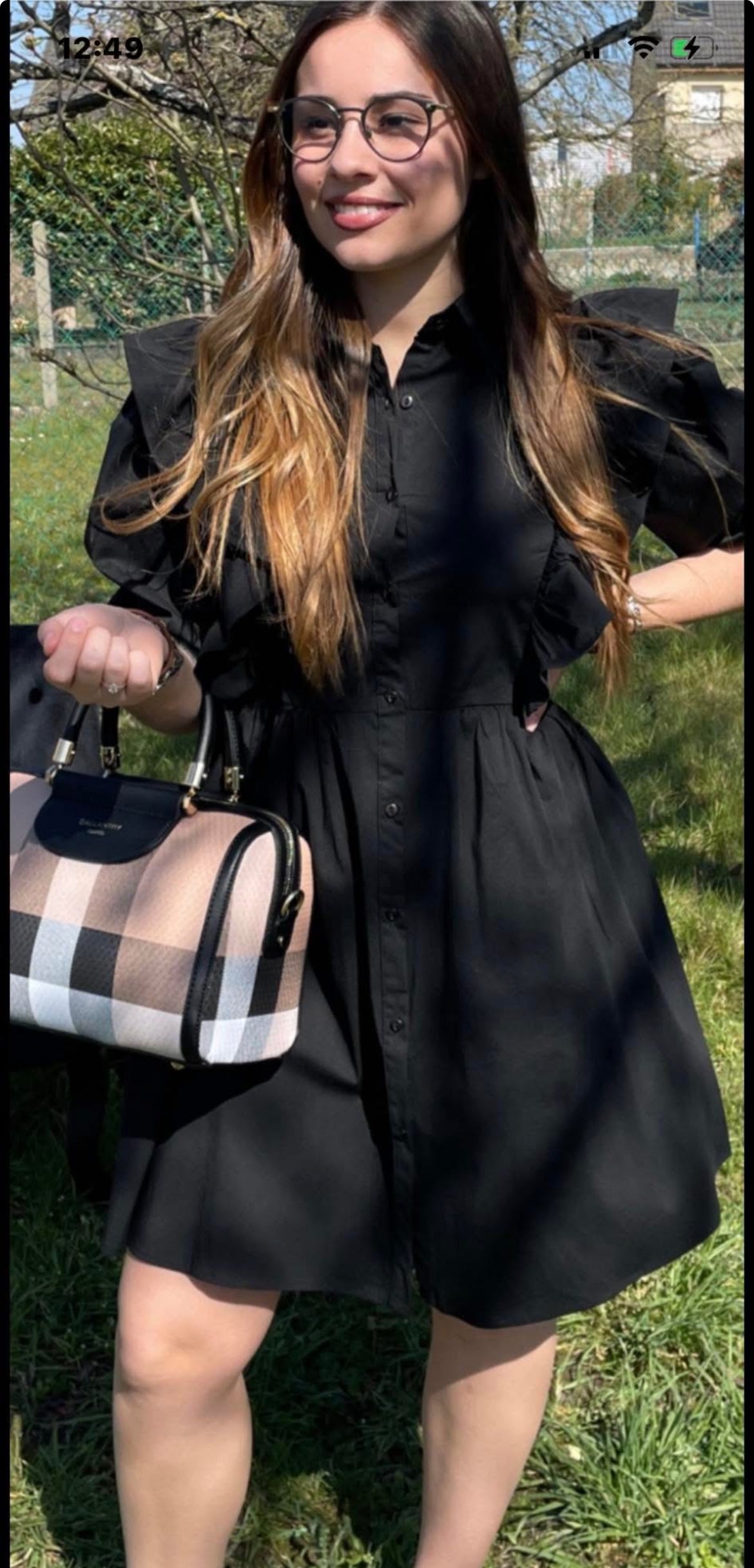 Robe chemise noire avec volants