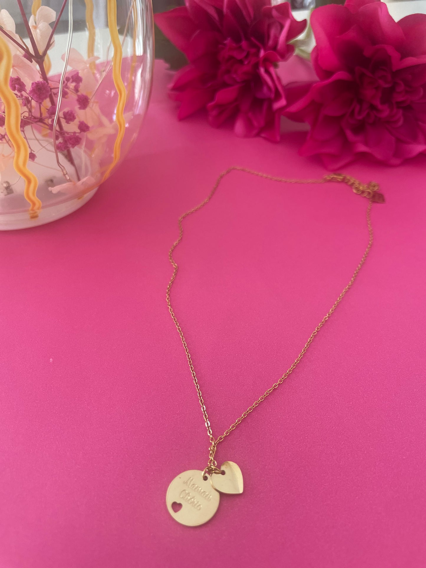 Collier médaillon « Maman Chérie » + petit cœur
