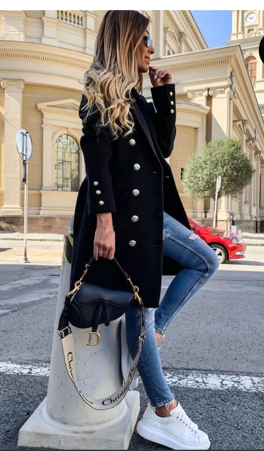 Manteau noir avec boutons officier