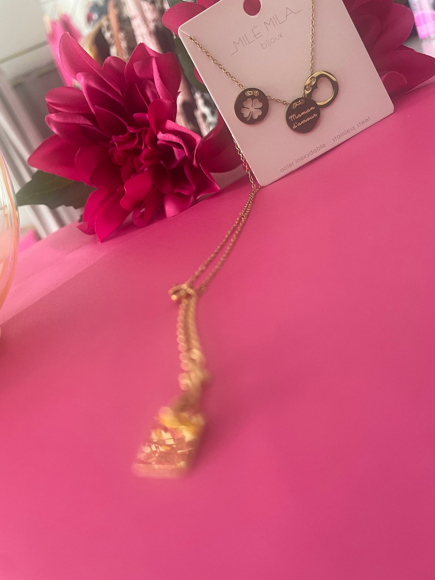 Collier 3 médaillons « maman d’amour, trèfle, coeur »