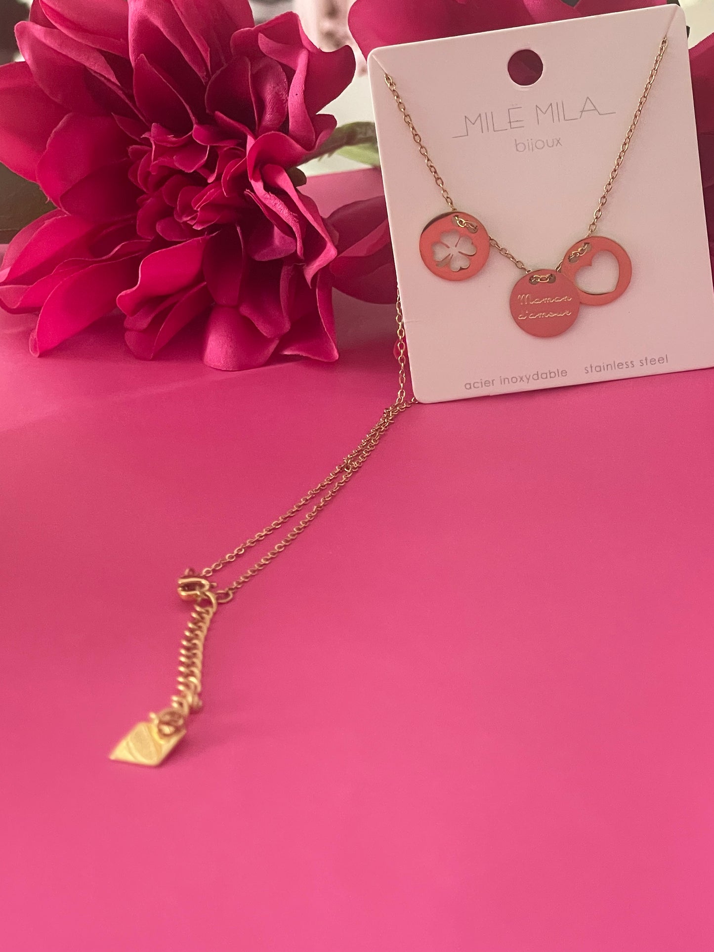 Collier 3 médaillons « maman d’amour, trèfle, coeur »