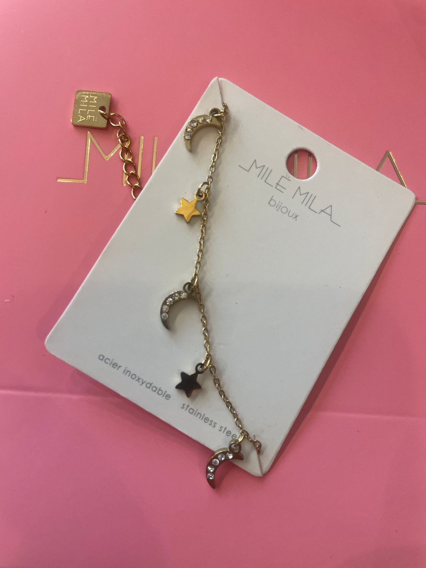 Fiole avec son bracelet à l’intérieur