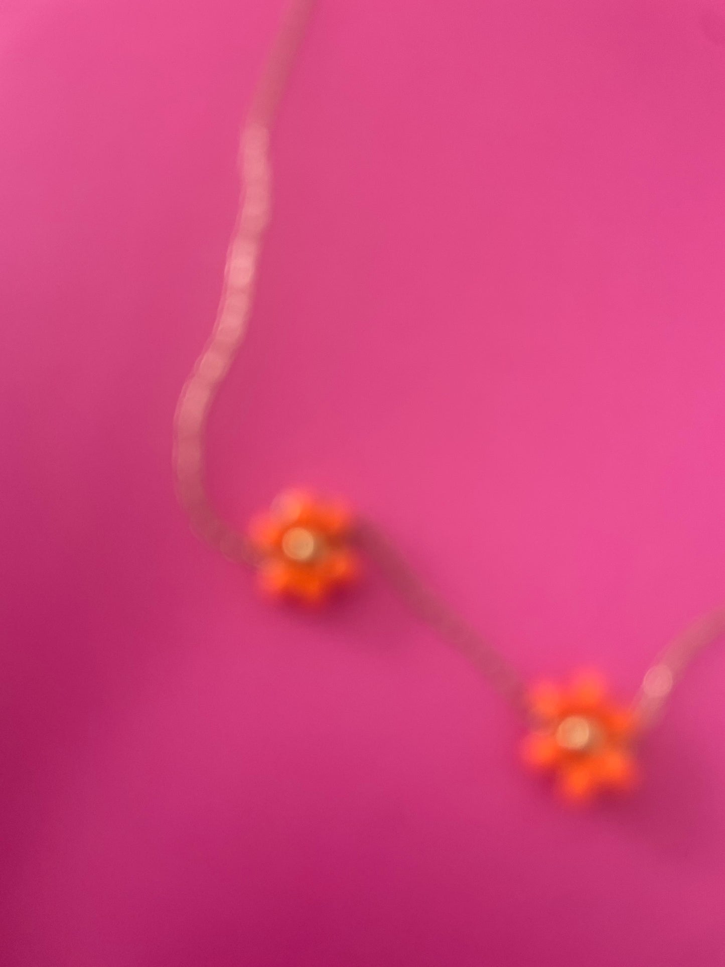 Collier fin avec fleurs orange