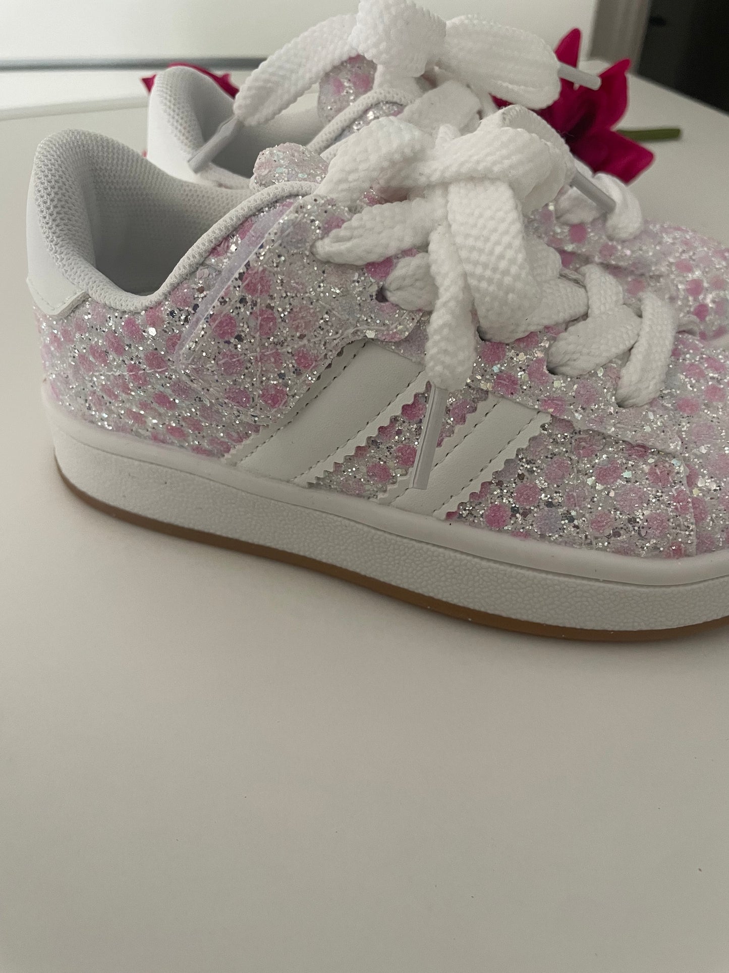 Basket à point rose brillante avec scratch
