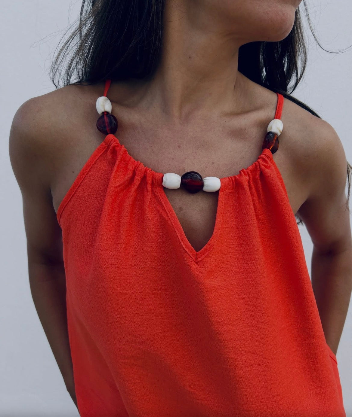 Top débardeur couleur corail avec perles