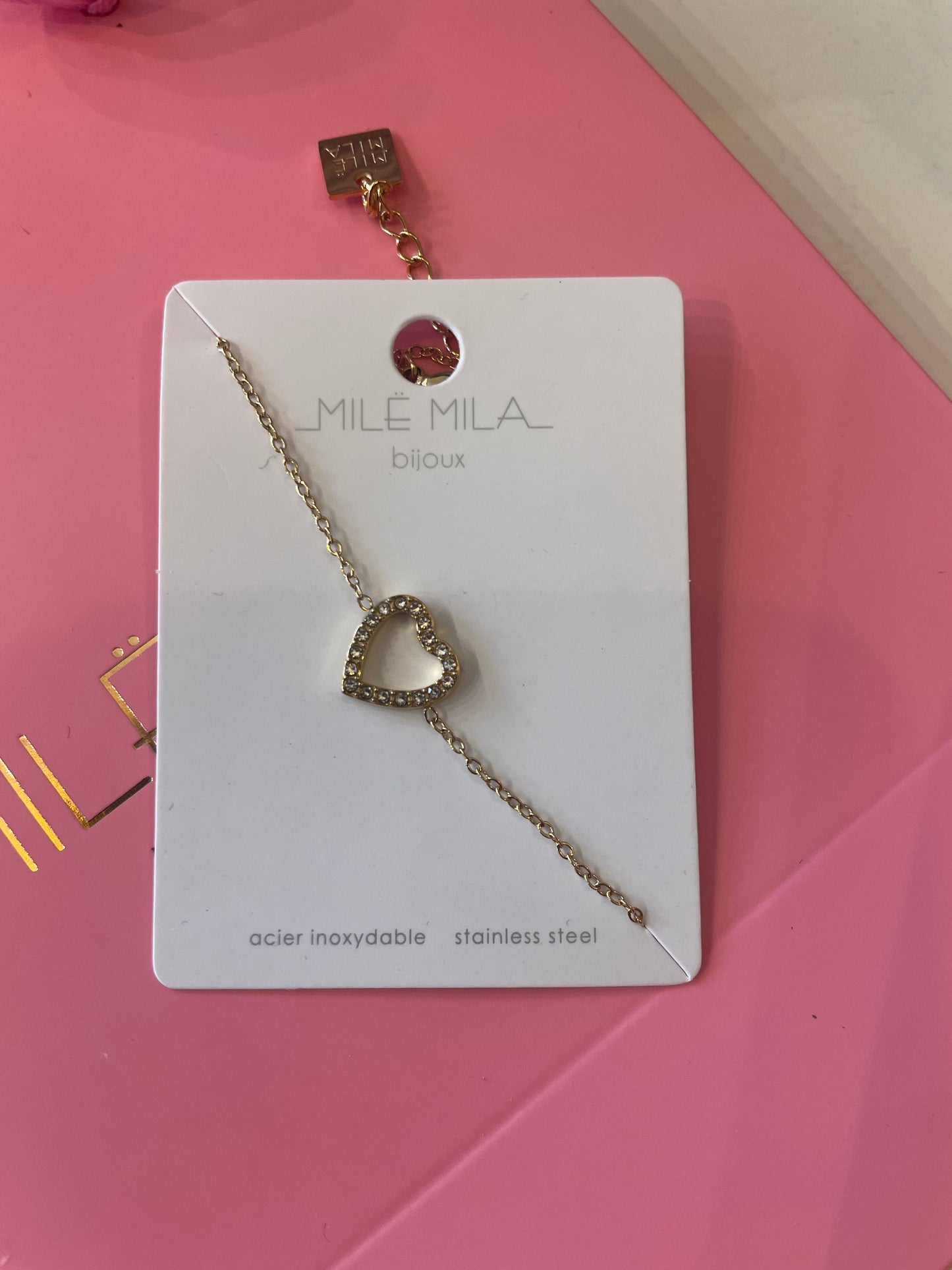 Fiole avec son bracelet à l’intérieur