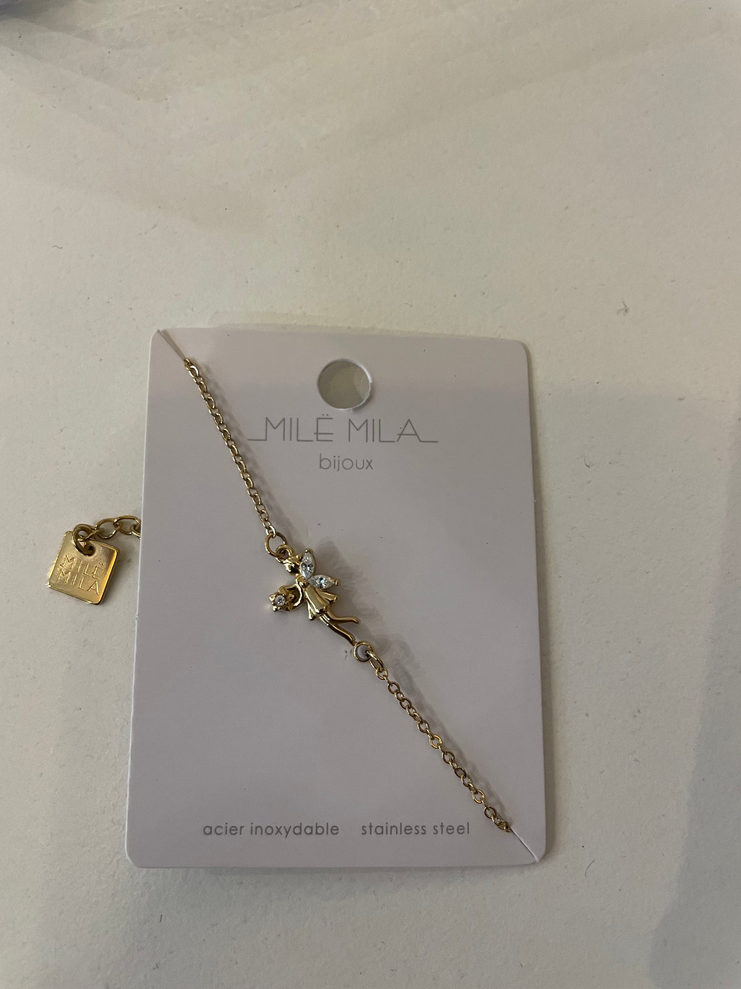 Fiole avec son bracelet à l’intérieur