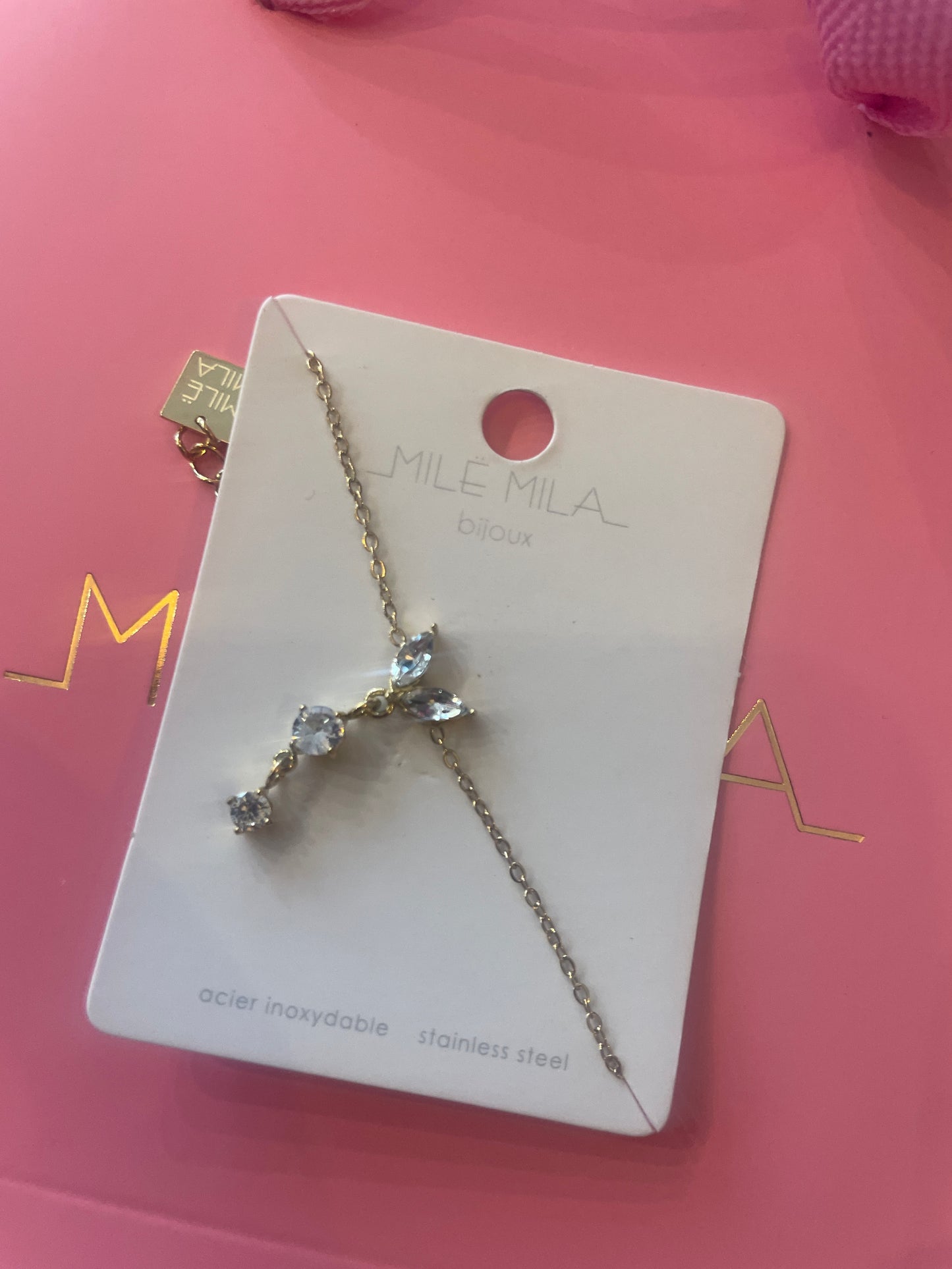 Fiole avec son bracelet à l’intérieur