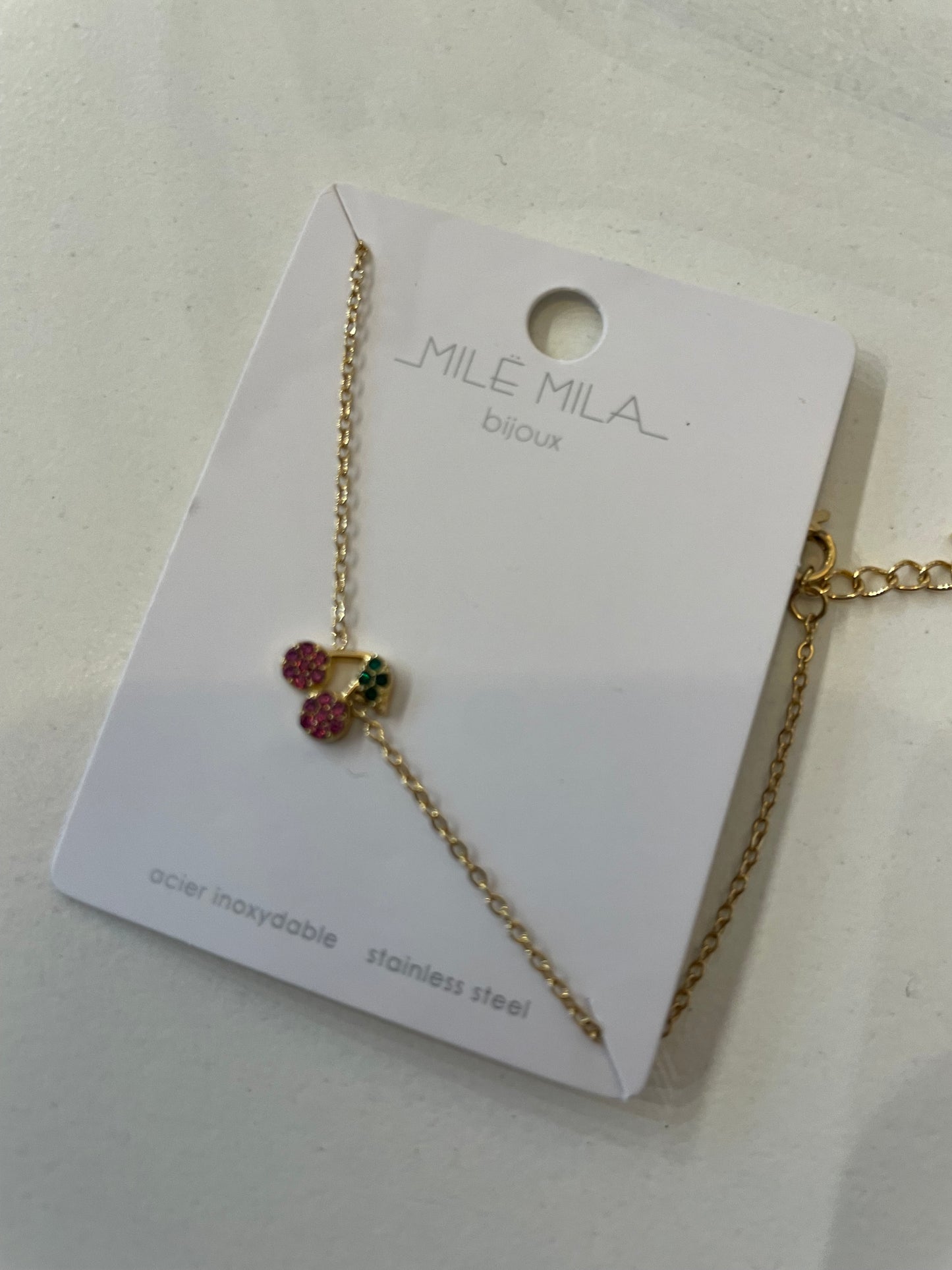 Fiole avec son bracelet à l’intérieur