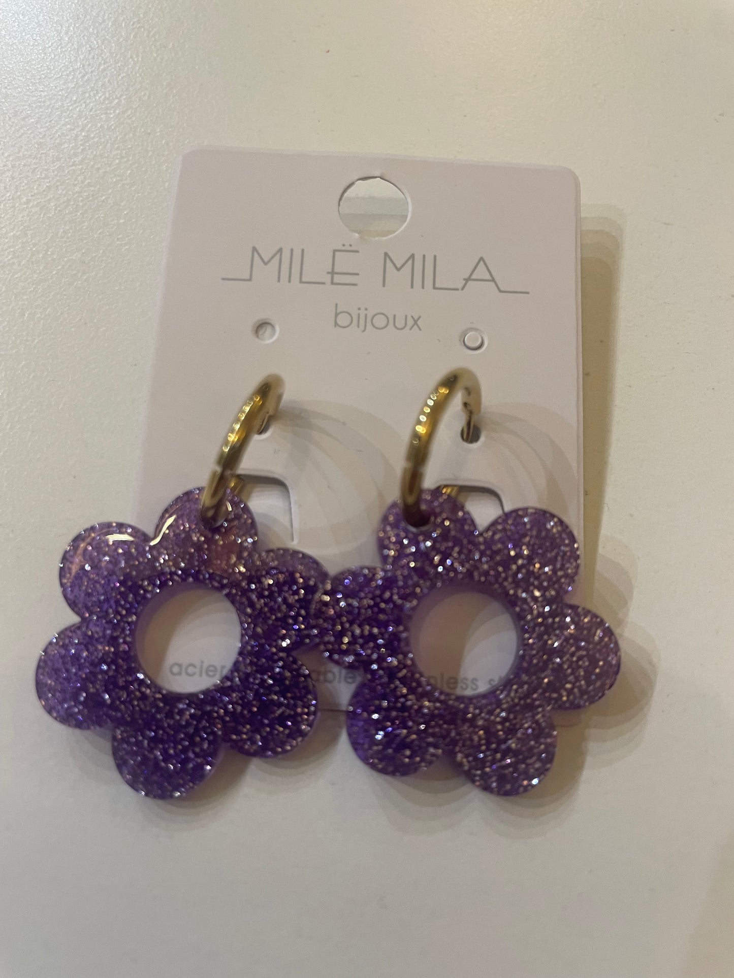 Boucle d’oreille fleur en résine