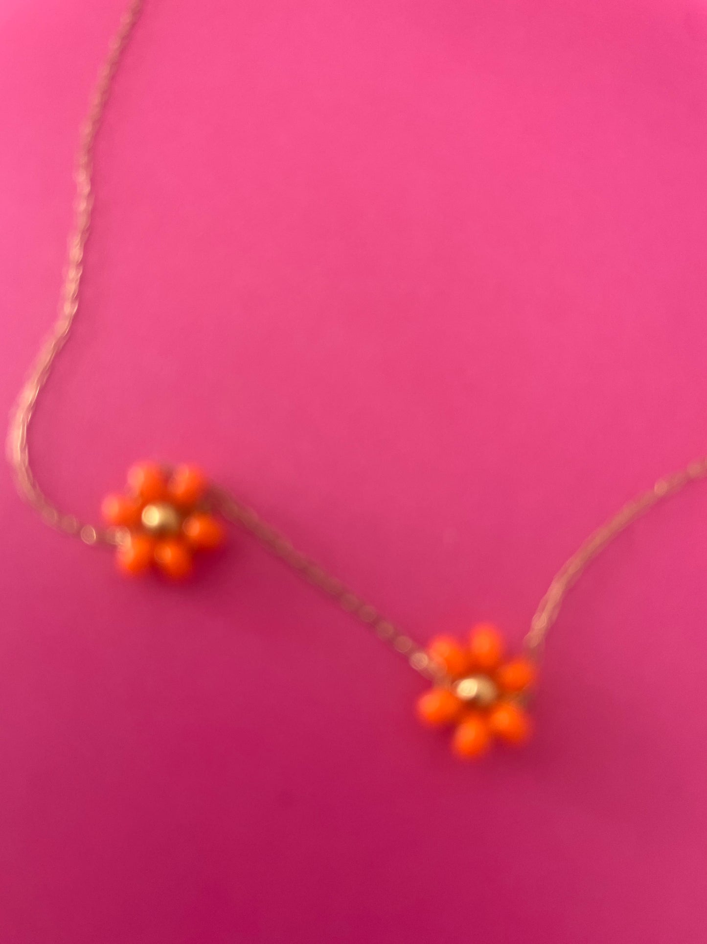 Collier fin avec fleurs orange
