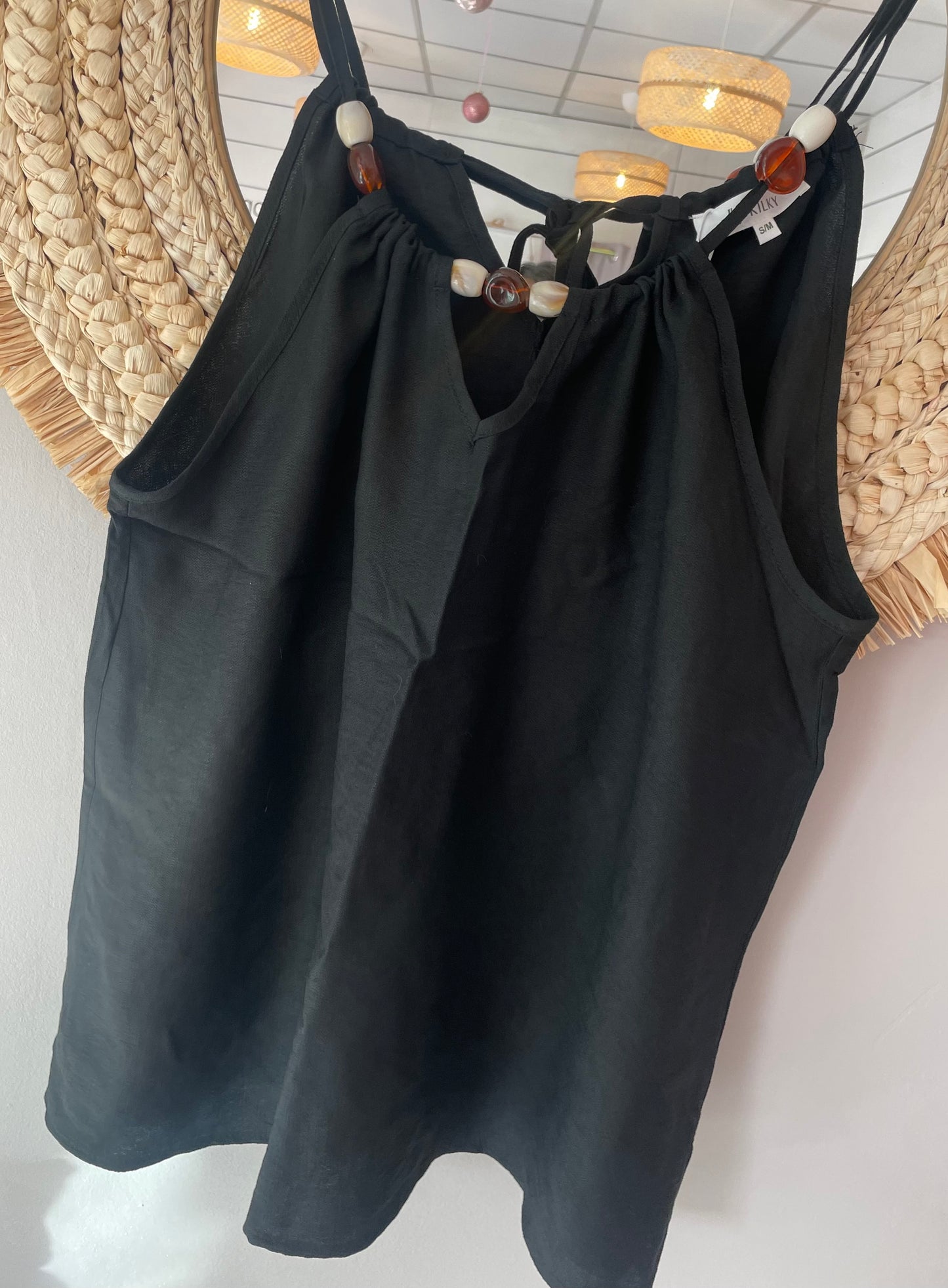 Top débardeur noir avec perles