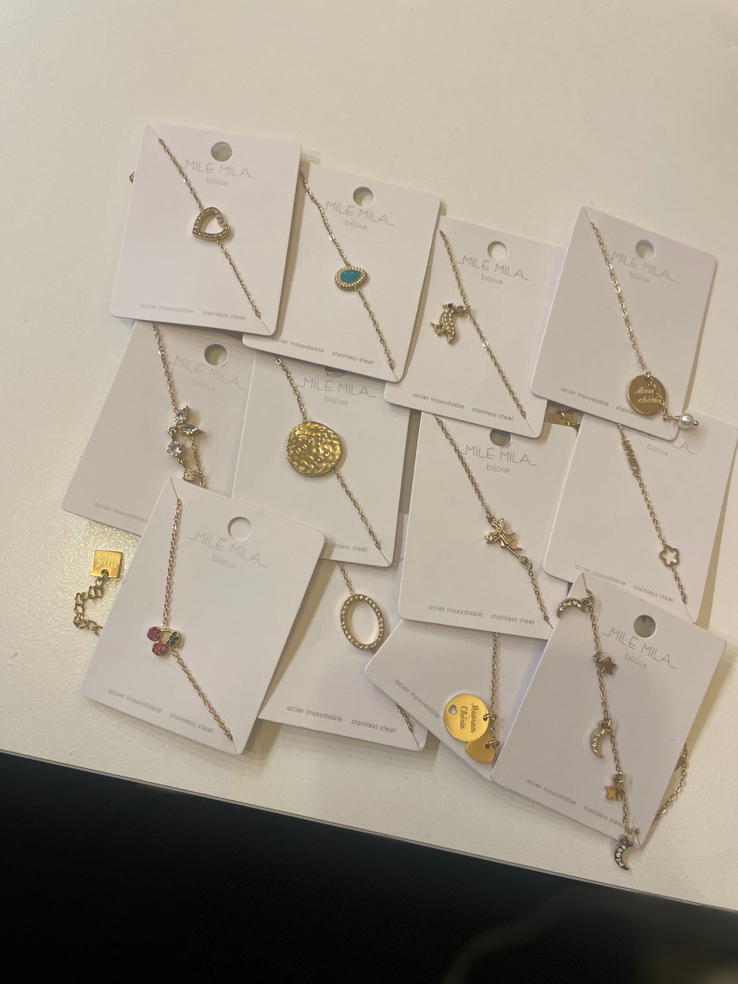 Fiole avec son bracelet à l’intérieur