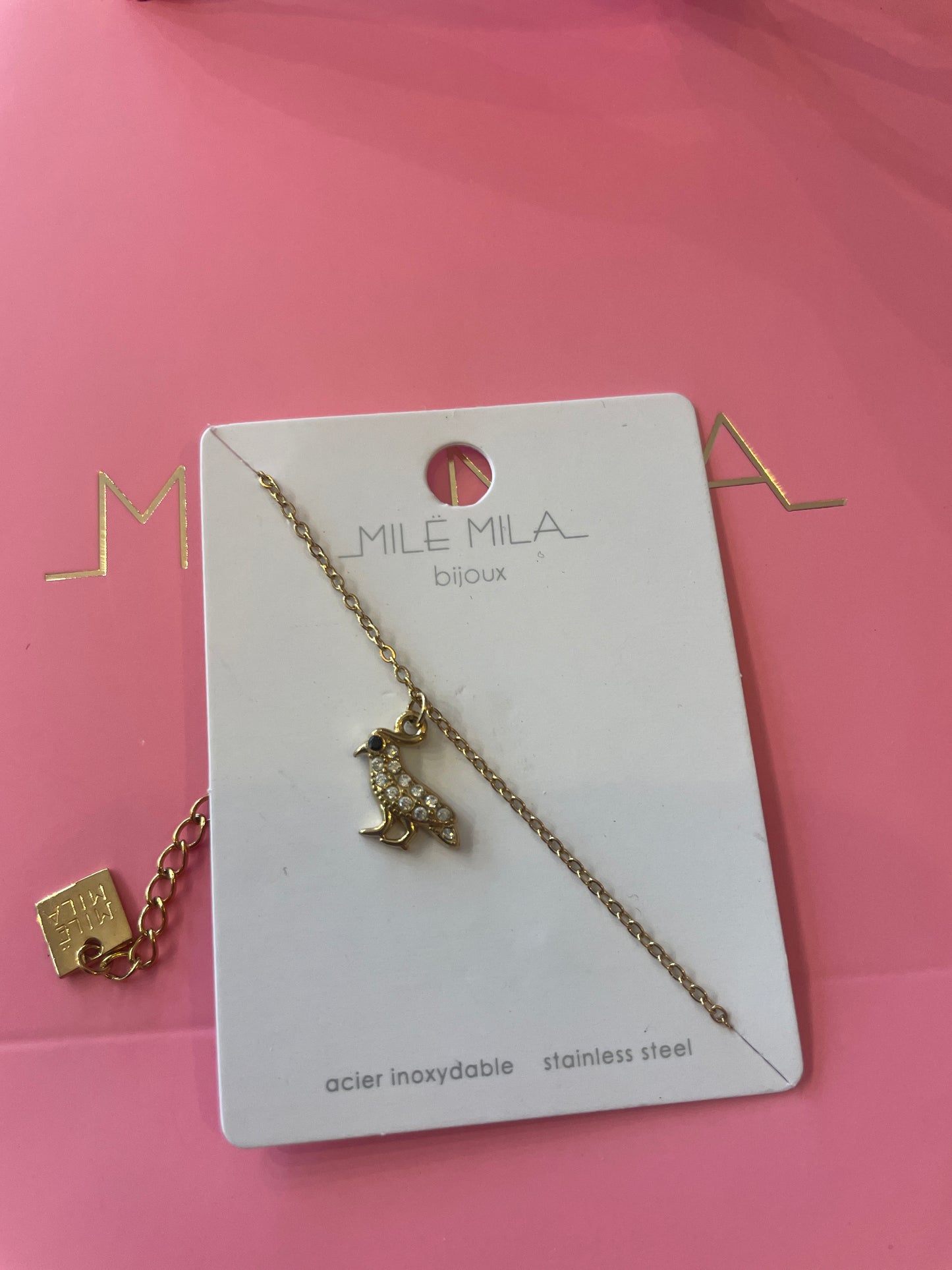 Fiole avec son bracelet à l’intérieur