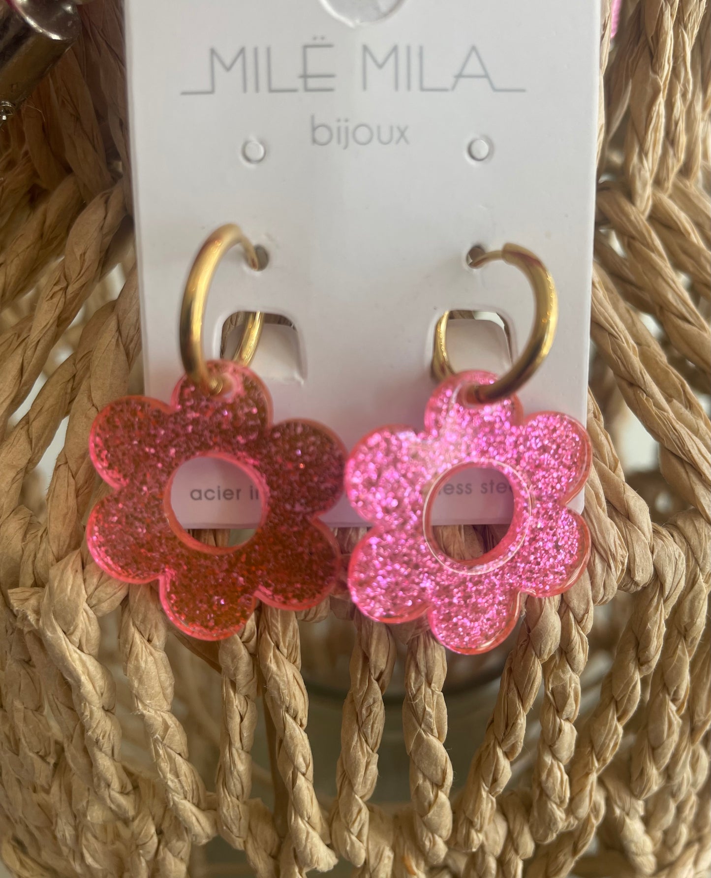 Boucle d’oreille fleur en résine