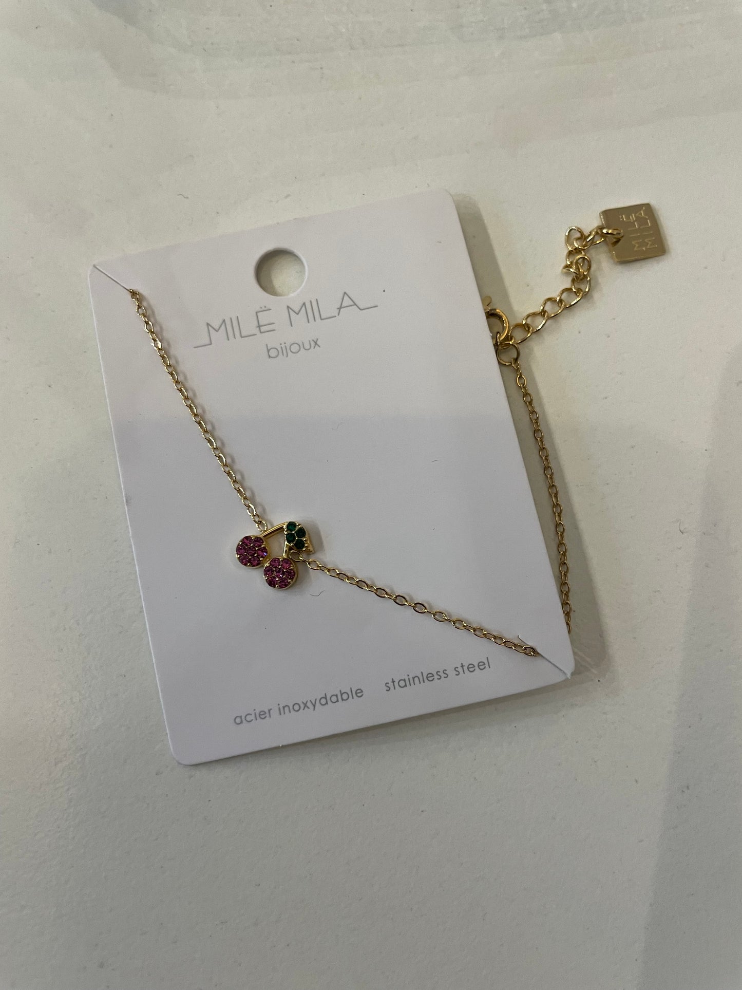 Fiole avec son bracelet à l’intérieur