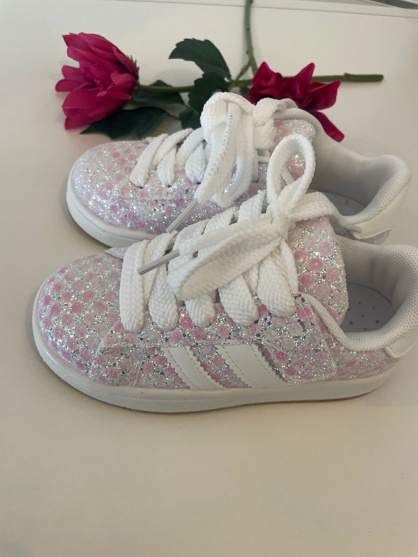 Basket à point rose brillante avec scratch