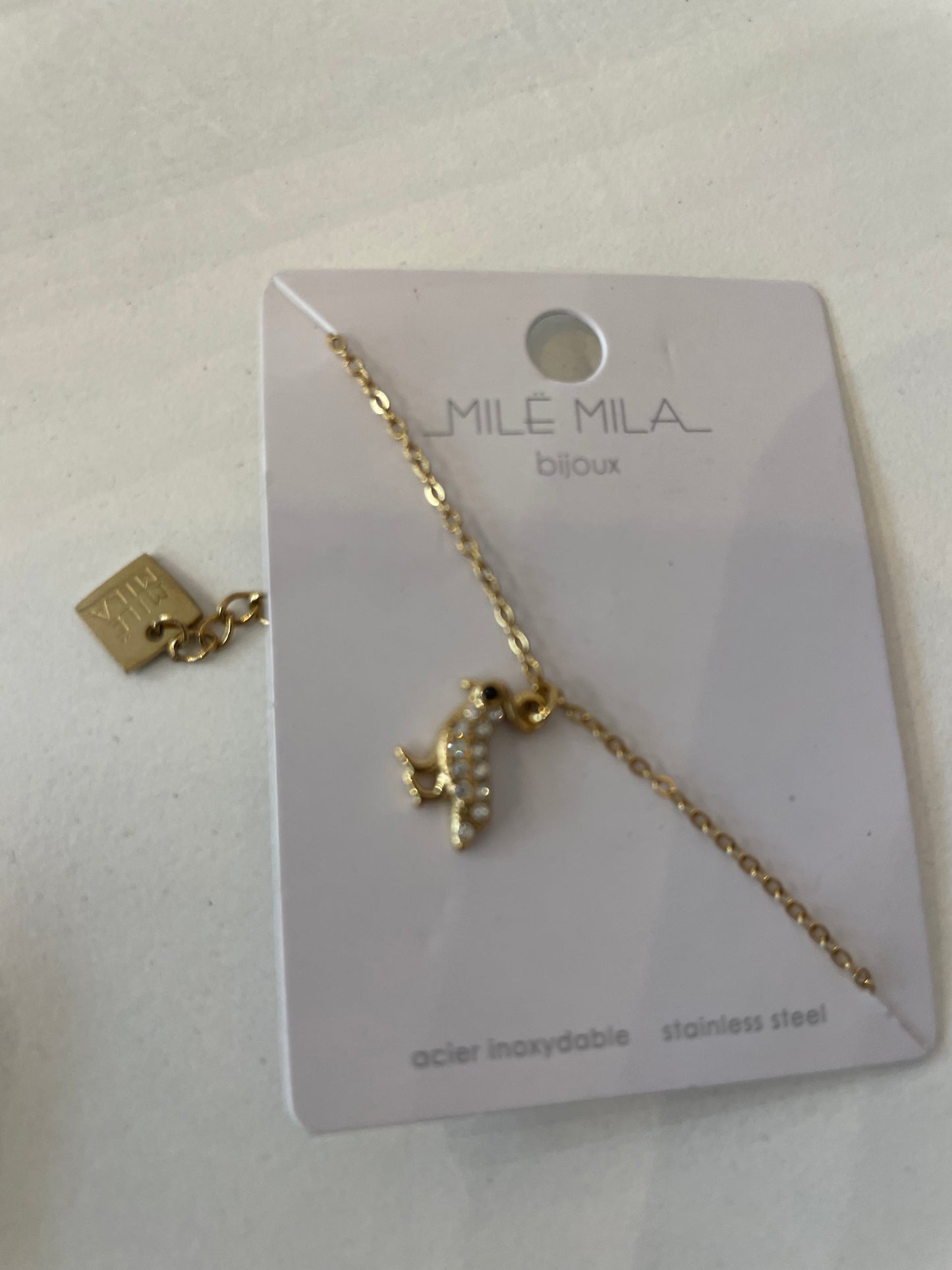 Fiole avec son bracelet à l’intérieur