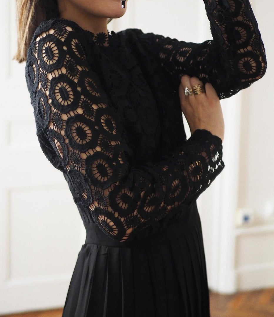 Robe longue noire avec dentelle