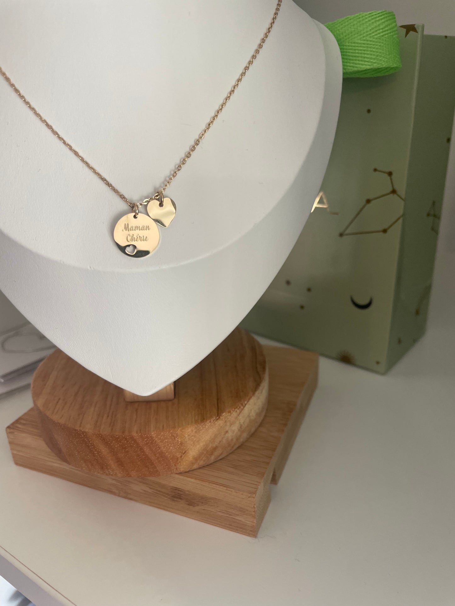 Collier médaillon « Maman Chérie » + petit cœur