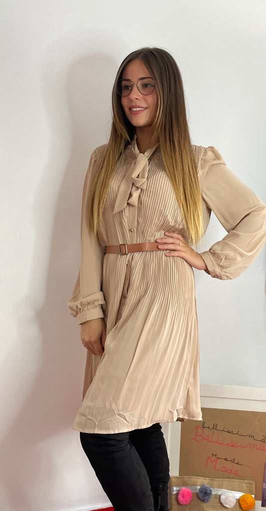 Robe fluide beige avec ceinture